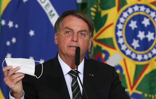 Bolsonaro volta a se opor a uso de máscara e a defender imunização facultativa_x000D_