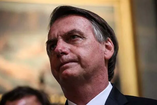 Bolsonaro se diz chateado por caso Queiroz e cita ‘sabotagens’