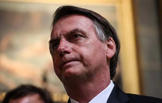 Bolsonaro se diz chateado por caso Queiroz e cita ‘sabotagens’