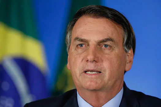 Bolsonaro anuncia que vai reeditar MP do Contrato Verde Amarelo