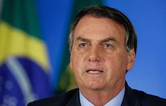 Bolsonaro anuncia que vai reeditar MP do Contrato Verde Amarelo