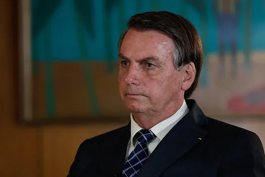 Bolsonaro diz que vetará possibilidade de reajuste salarial a servidores públicos