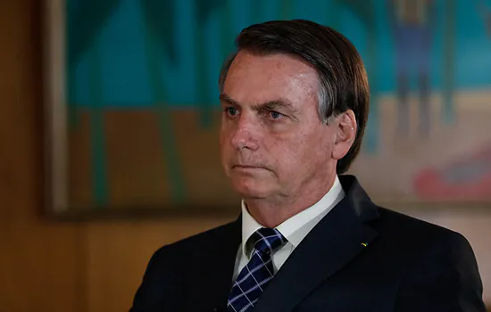 Bolsonaro diz que vetará possibilidade de reajuste salarial a servidores públicos