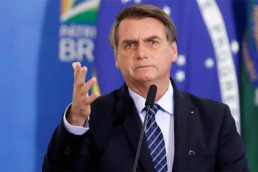 Bolsonaro veta concessão de assistência à saúde a policiais civis do DF