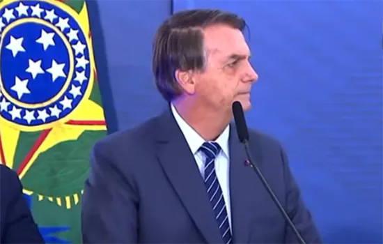 Bolsonaro fala em ‘guerra química’ e faz insinuações sobre a pandemia