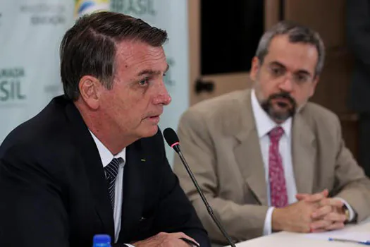 Bolsonaro vê ‘problema’ e avalia demitir Weintraub