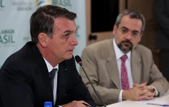 Bolsonaro vê ‘problema’ e avalia demitir Weintraub