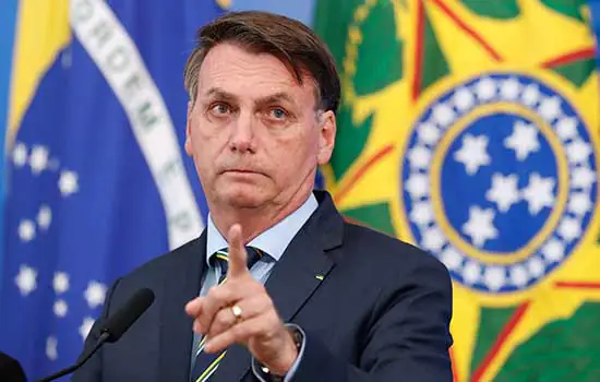 Presidente critica ‘políticos’ e diz: ‘Não vão me tirar daqui’