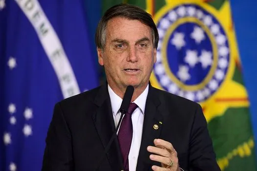 Bolsonaro confirma presença em funeral da rainha Elizabeth II em Londres