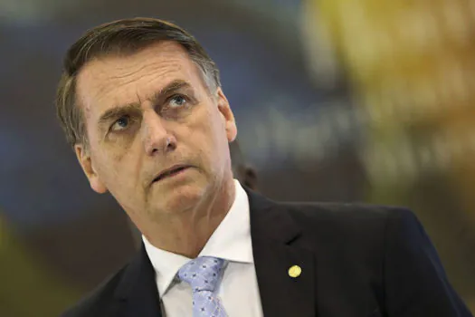 Bolsonaro tem melhora clínica e não deve ser submetido à cirurgia