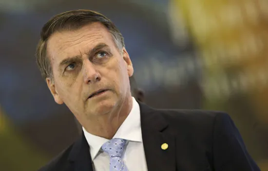 Bolsonaro tem melhora clínica e não deve ser submetido à cirurgia