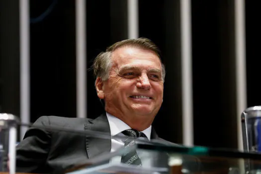 Bolsonaro diz que estava sob efeito de remédio ao postar vídeo contra resultado da eleição