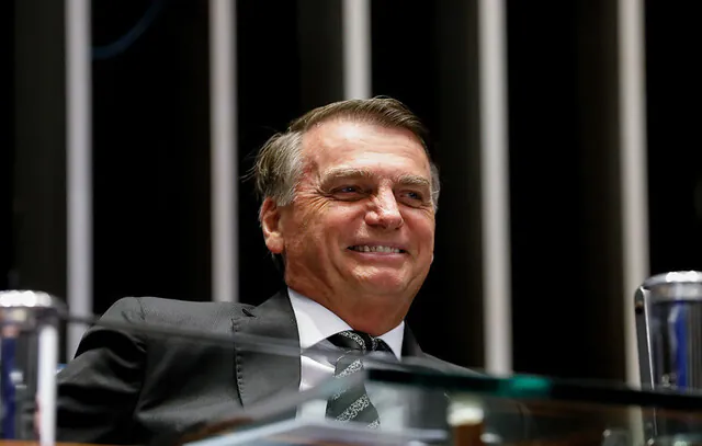 Bolsonaro diz que estava sob efeito de remédio ao postar vídeo contra resultado da eleição