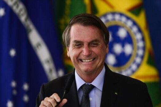 PF diz que Bolsonaro orientou empresário a ‘repassar ao máximo’ fake news