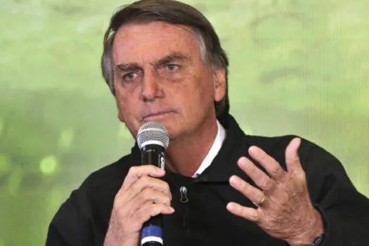 Bolsonaro faz raro pedido de desculpas após fake news sobre vacinas com grafeno