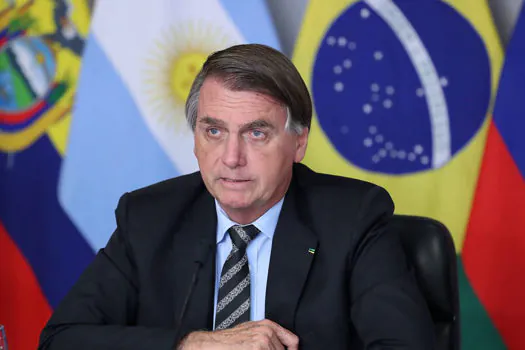 Bolsonaro critica passaporte da vacina