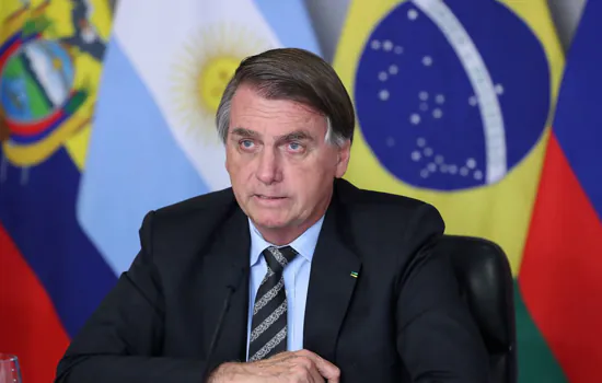 Bolsonaro critica passaporte da vacina