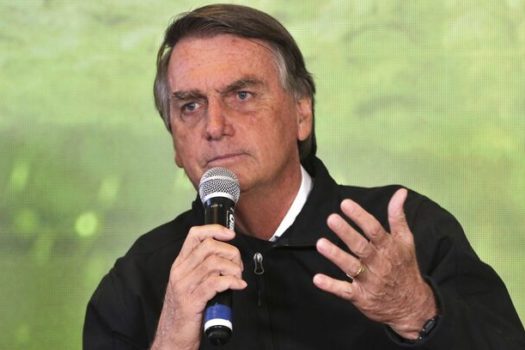 Bolsonaro diz que recebeu joias porque sauditas ‘são riquíssimos’ e nega crimes