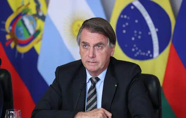 Bolsonaro dá entrevista sem mencionar investigação da PF sobre venda de joias