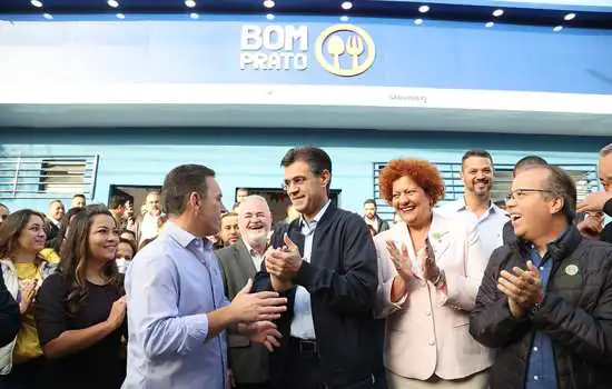 Rodrigo Garcia inaugura unidade do Bom Prato em Cotia