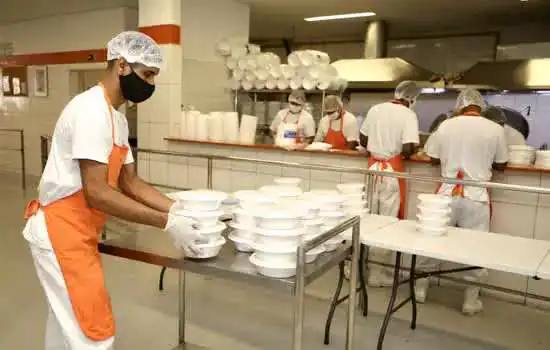 Unidades do Programa Bom Prato comemoram Festa Junina com almoço e pratos típicos