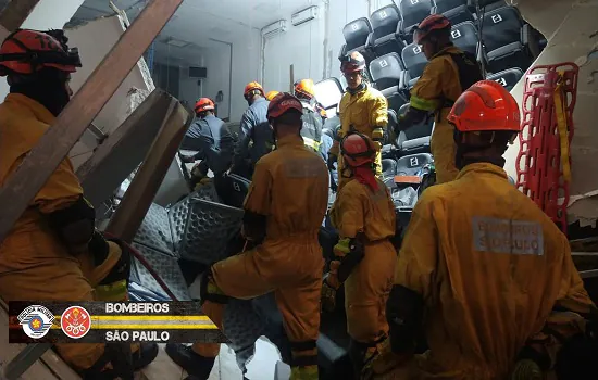 Bombeiros encerram buscas em desabamento que deixou nove mortos