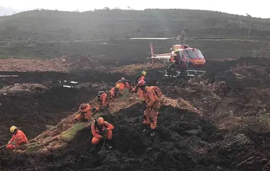 Bombeiros confirmam nove mortos e Vale divulga lista de funcionários sem contato