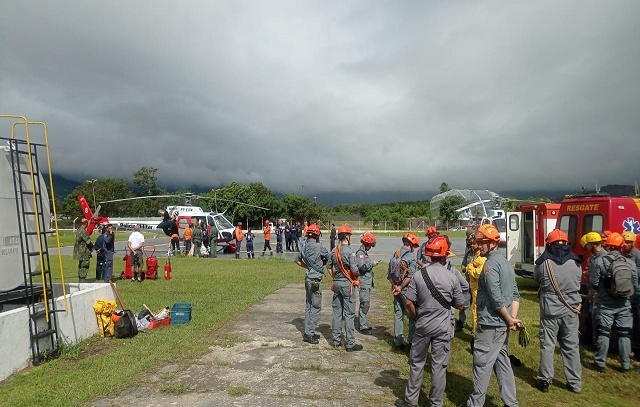 Corpo de Bombeiros atua com mais de 100 homens em áreas afetadas pelas chuvas no Litoral