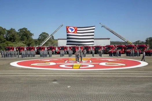 SP entrega 61 viaturas durante formatura de oficiais bombeiros em Franco da Rocha