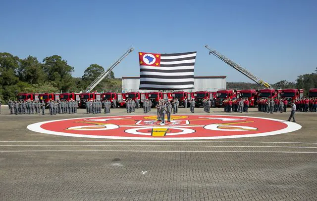 SP entrega 61 viaturas durante formatura de oficiais bombeiros em Franco da Rocha