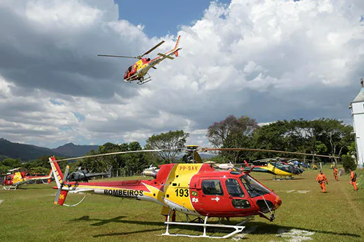 Bombeiros lançarão flores no local de rompimento de barragem