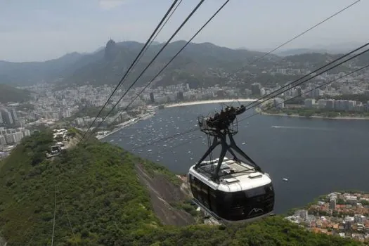 Tirolesa de 755 metros no Pão de Açúcar causa polêmica no Rio