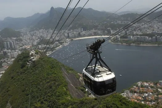 Tirolesa de 755 metros no Pão de Açúcar causa polêmica no RJ