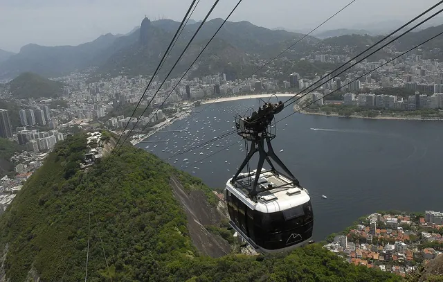 Tirolesa de 755 metros no Pão de Açúcar causa polêmica no RJ