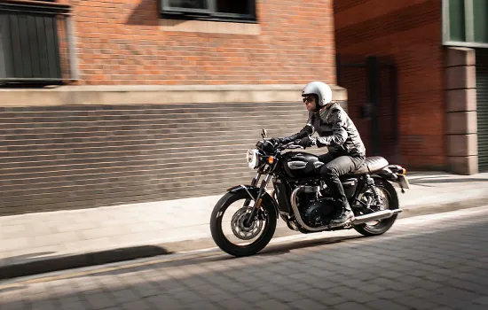 Nova Triumph Bonneville T100 chega às concessionárias brasileiras