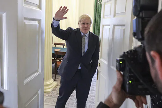 Johnson afirma que tem “poderoso novo mandato” para buscar Brexit_x000D_