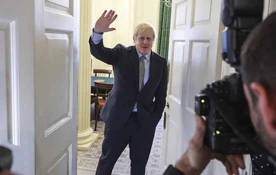 Johnson afirma que tem “poderoso novo mandato” para buscar Brexit_x000D_