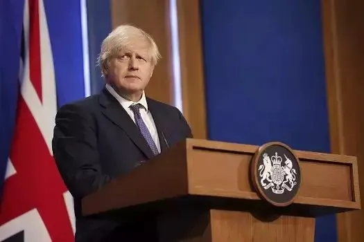 Boris Johnson descarta convocar eleição antecipada, sugerida por oposição