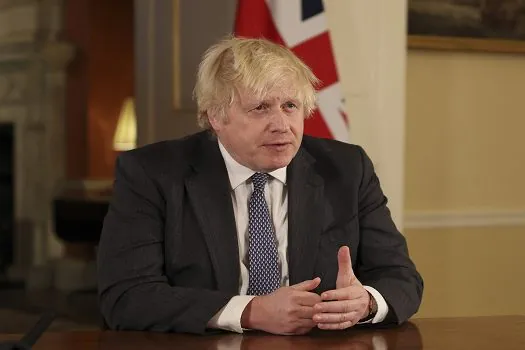 Boris Johnson confirma morte provocada por Ômicron no Reino Unido