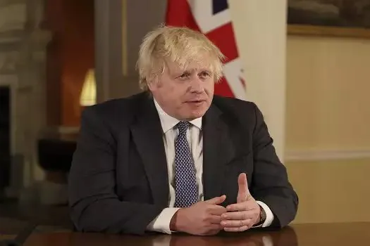 Johnson anuncia sanções a 5 bancos e a 3 indivíduos russos de alto patrimônio