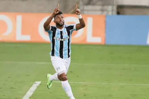 Em jogo atrasado, Grêmio vence o Cuiabá fora e respira no Brasileirão