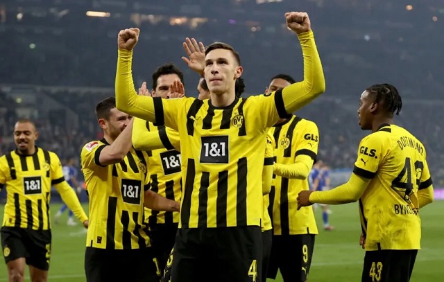 Borussia Dortmund massacra Colônia e assume a liderança provisória do Alemão