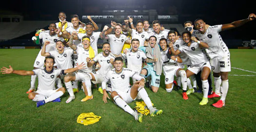 Botafogo empata com Vasco em São Januário e está classificado na Copa do Brasil