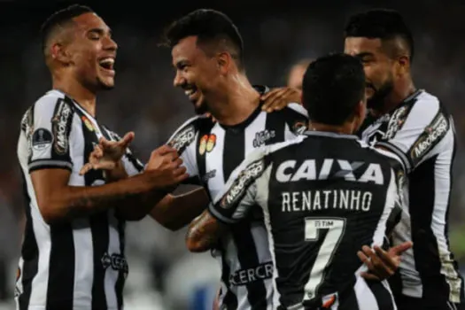 Botafogo trava duelo com líder e Fortaleza tenta disparar na Copa Sul-Americana