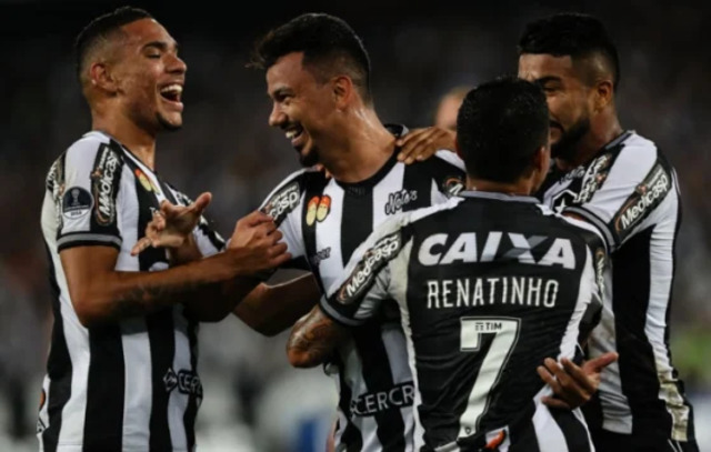 Botafogo trava duelo com líder e Fortaleza tenta disparar na Copa Sul-Americana