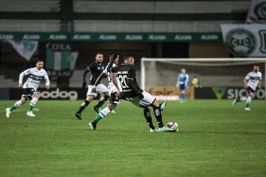 Botafogo derruba o invicto Coritiba e assume quarta posição da Série B