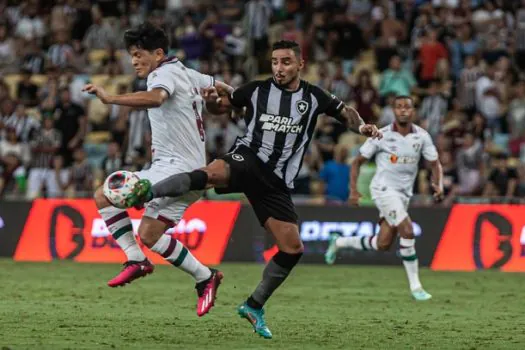 Botafogo e Fluminense brigam pela liderança do Brasileirão no Engenhão