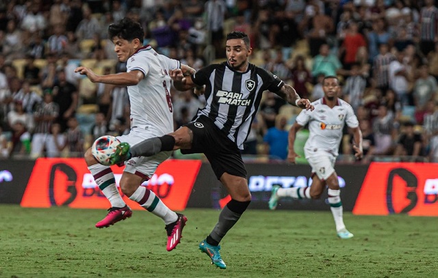 Botafogo e Fluminense brigam pela liderança do Brasileirão no Engenhão