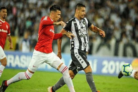 Botafogo recebe o Internacional para igualar recorde de pontuação no Brasileirão