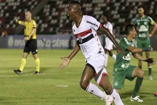 Botafogo-SP surpreende e vence Chapecoense por 3 a 0 em casa